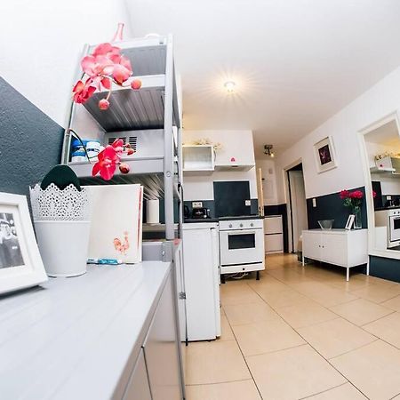 Sunny Apartment At Rostock - Pink Bagian luar foto
