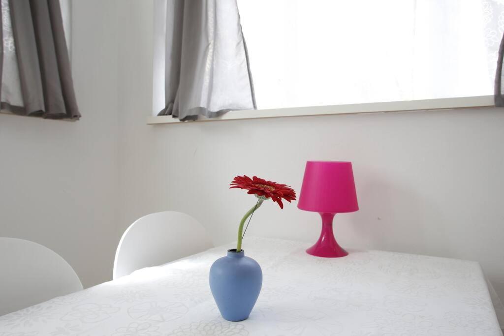 Sunny Apartment At Rostock - Pink Bagian luar foto