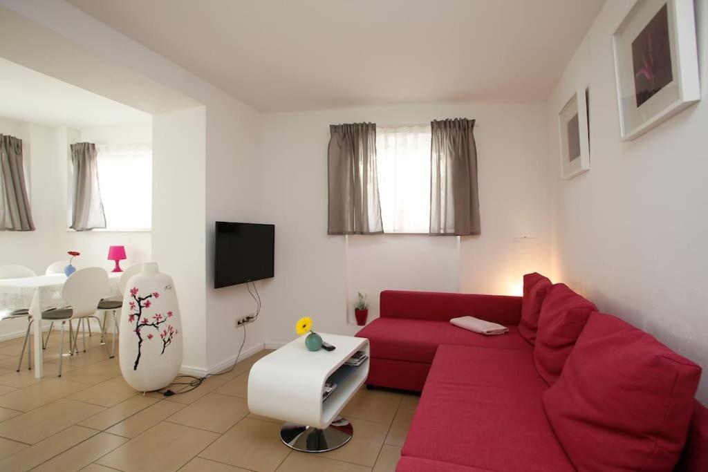 Sunny Apartment At Rostock - Pink Bagian luar foto