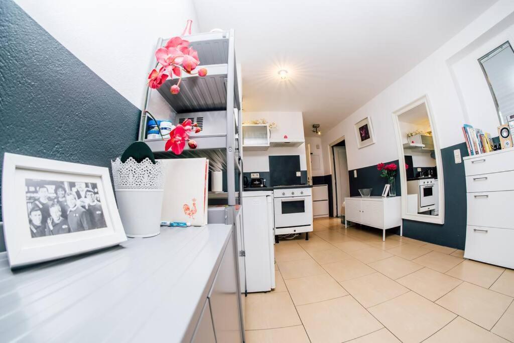 Sunny Apartment At Rostock - Pink Bagian luar foto