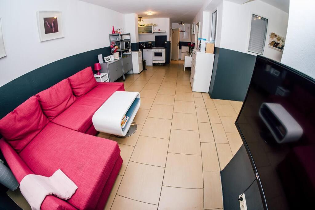 Sunny Apartment At Rostock - Pink Bagian luar foto