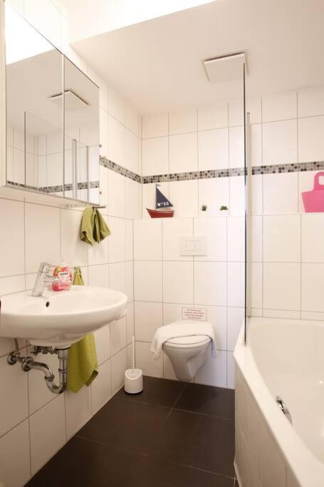 Sunny Apartment At Rostock - Pink Bagian luar foto