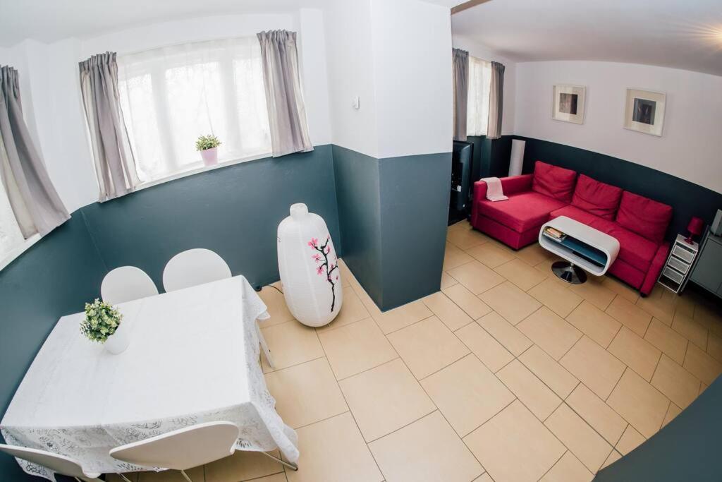 Sunny Apartment At Rostock - Pink Bagian luar foto