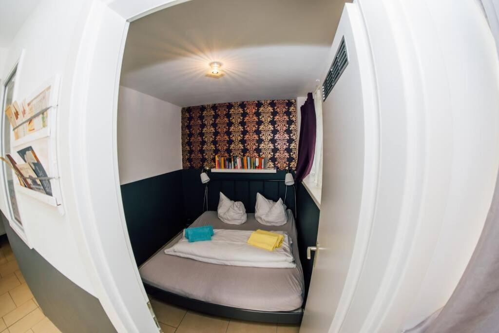 Sunny Apartment At Rostock - Pink Bagian luar foto