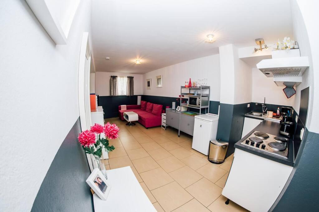 Sunny Apartment At Rostock - Pink Bagian luar foto