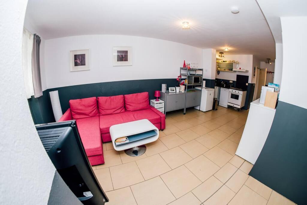 Sunny Apartment At Rostock - Pink Bagian luar foto